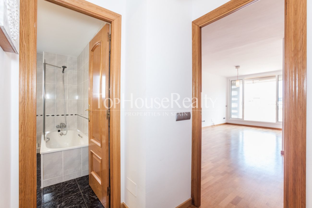Spectacular and unique attic flat in Eixample Dret