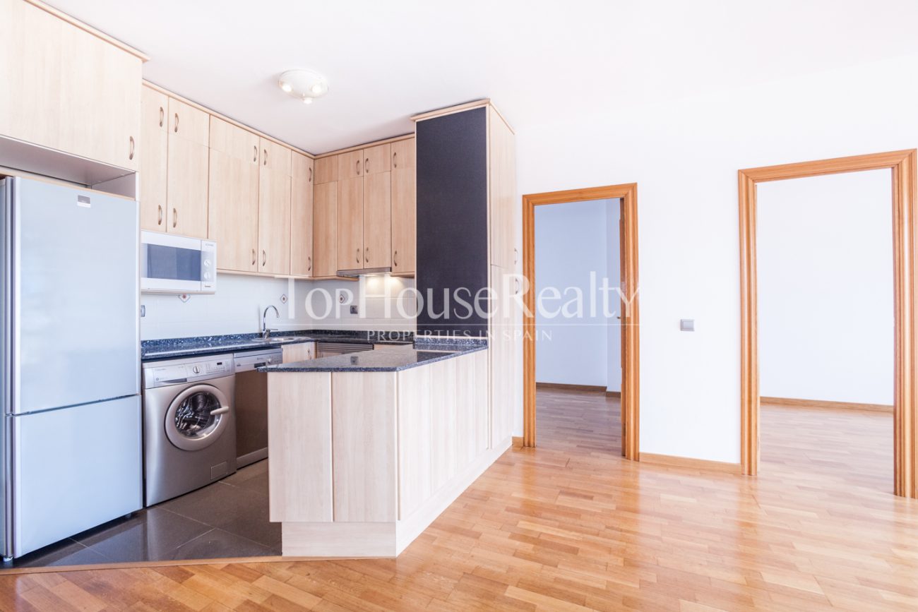 Spectacular and unique attic flat in Eixample Dret