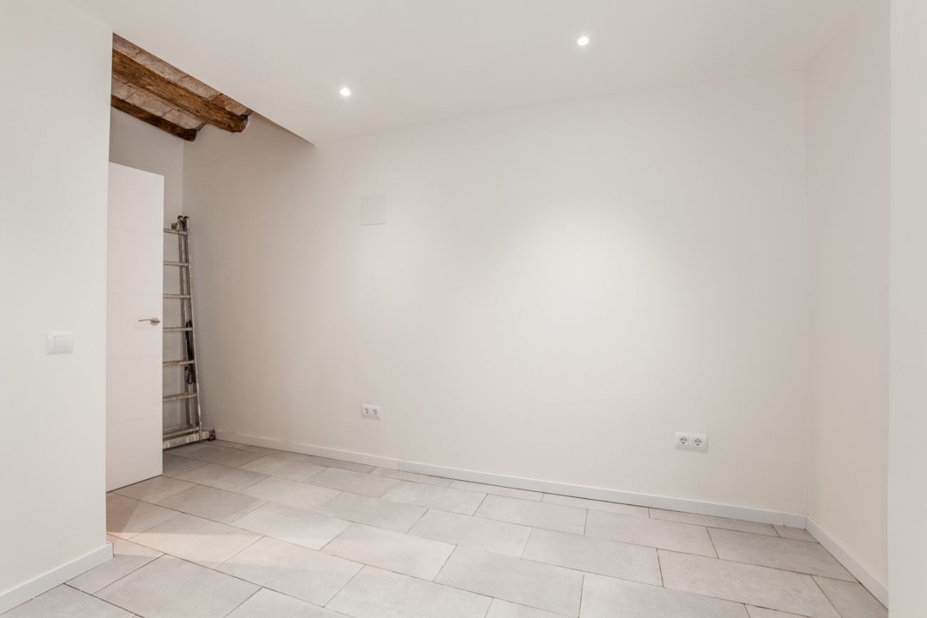 Light apartment in the Old Town of Barcelona