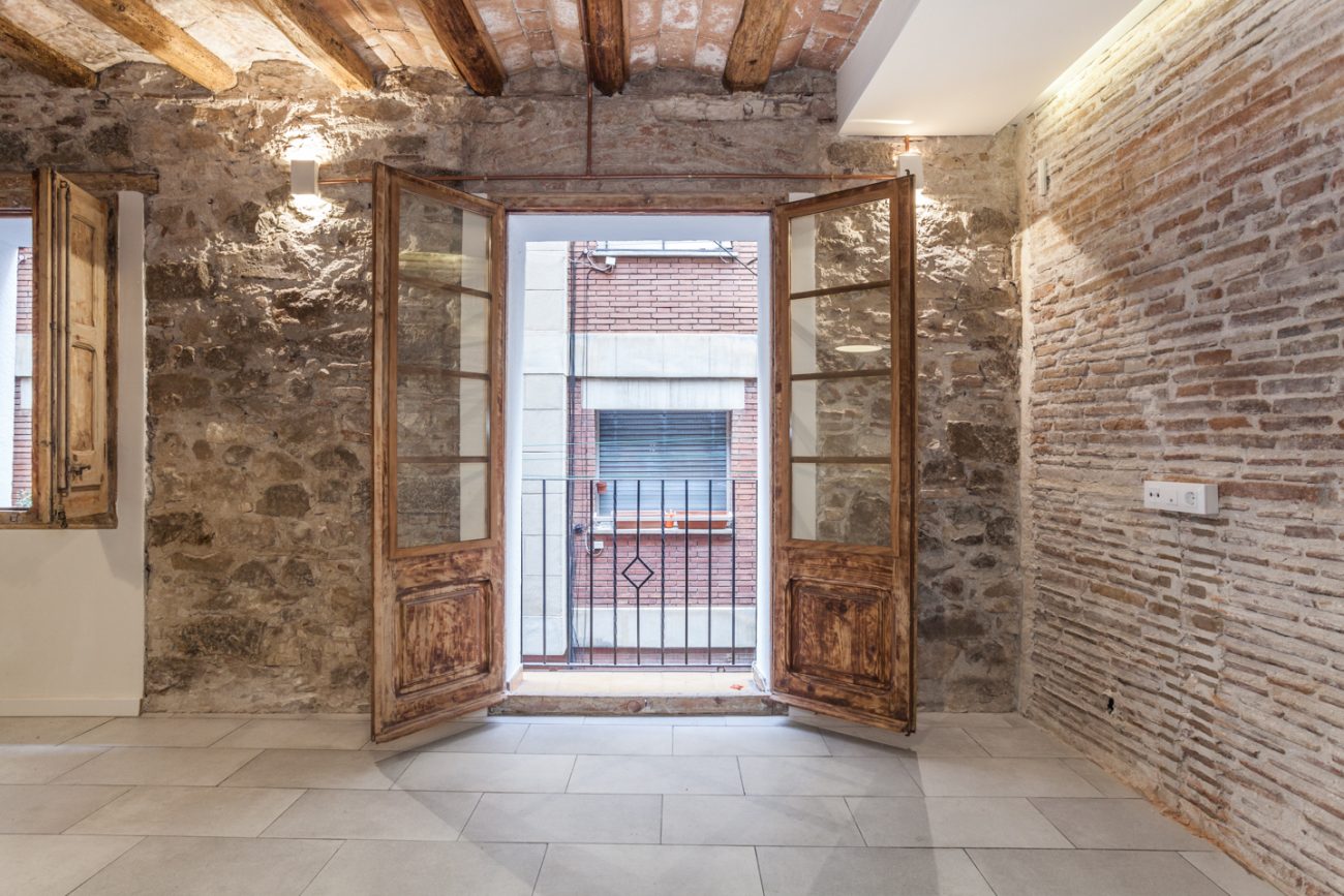 Light apartment in the Old Town of Barcelona