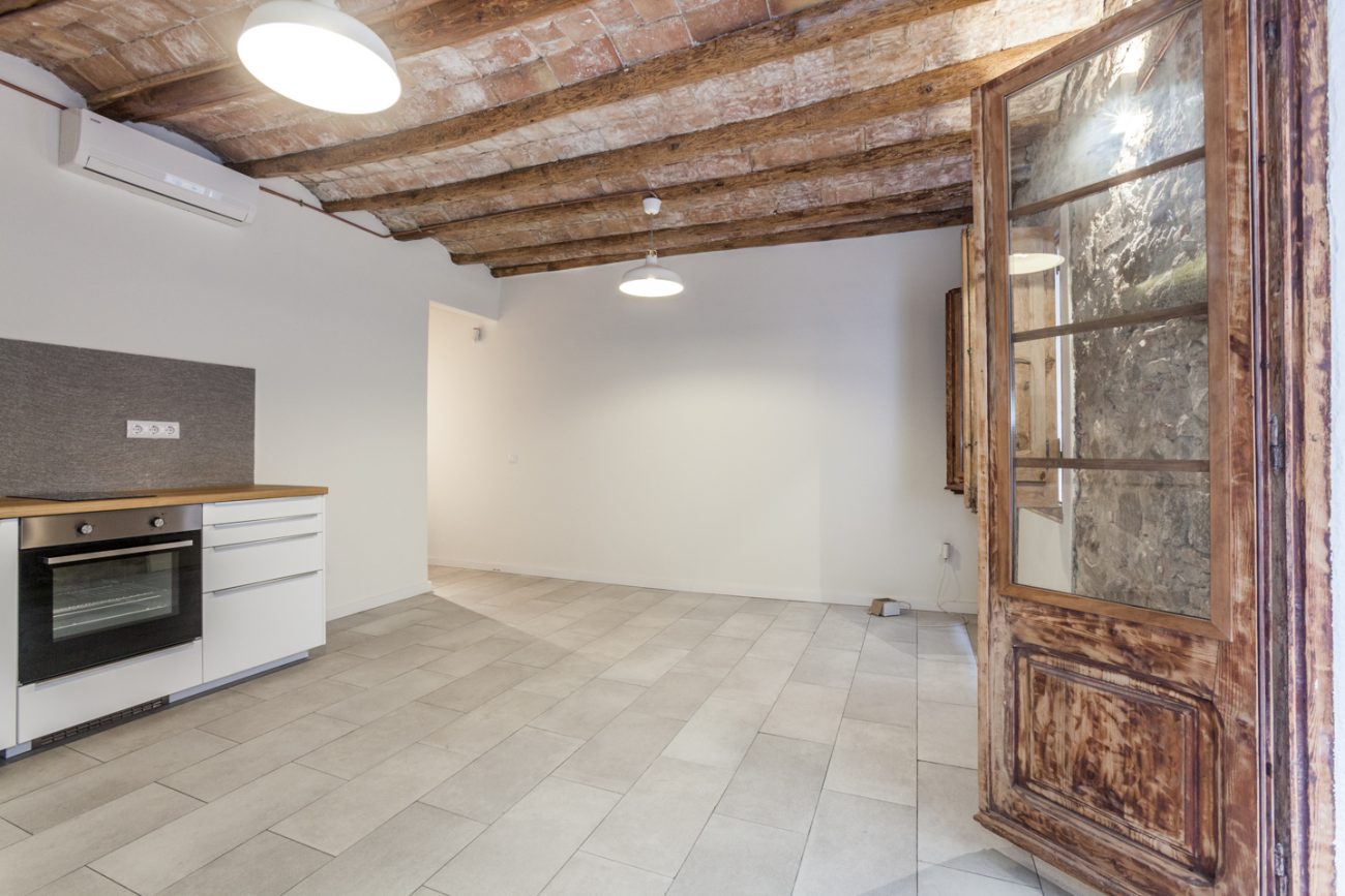 Light apartment in the Old Town of Barcelona