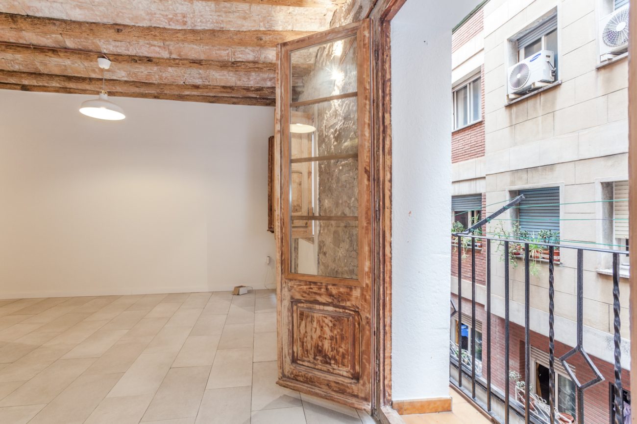 Light apartment in the Old Town of Barcelona