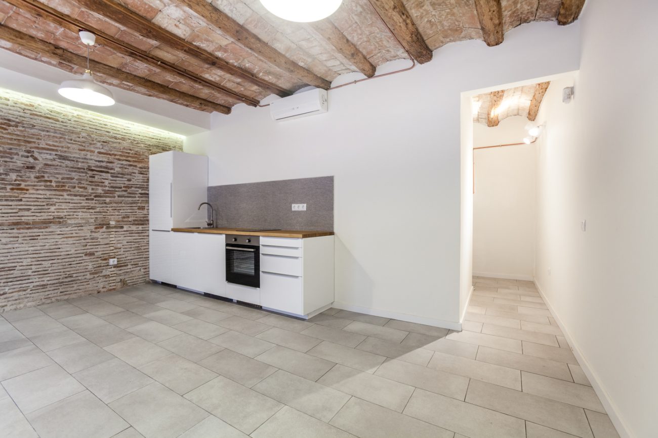 Light apartment in the Old Town of Barcelona