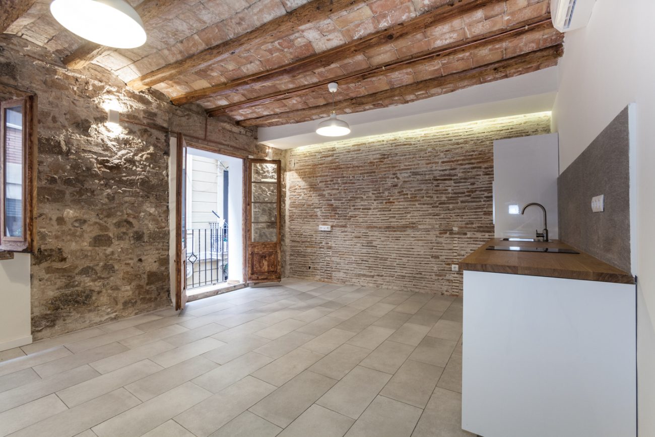 Light apartment in the Old Town of Barcelona