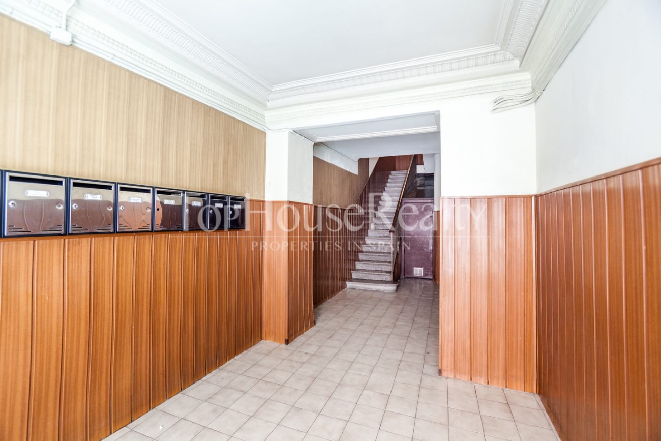 Charismatic flat for sale in Gracia