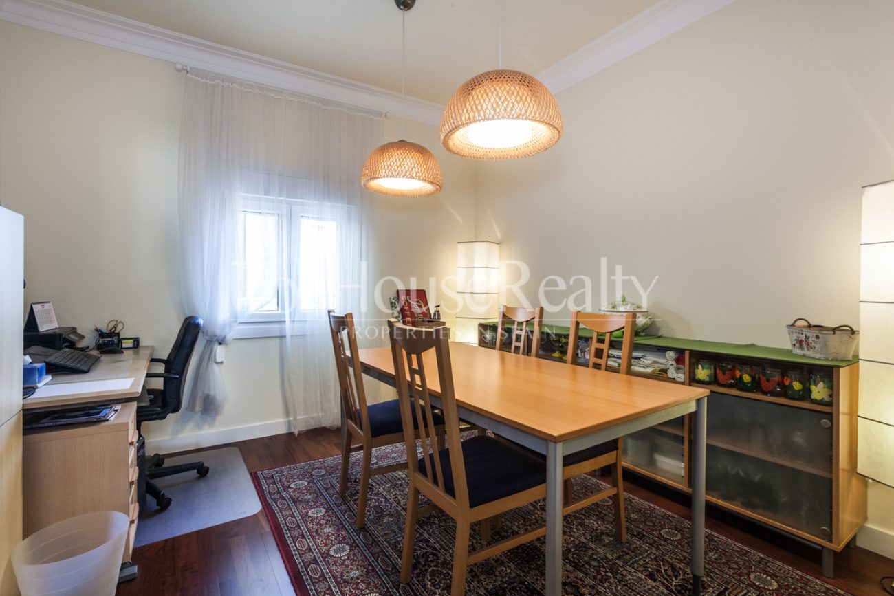 Centric and quiet flat