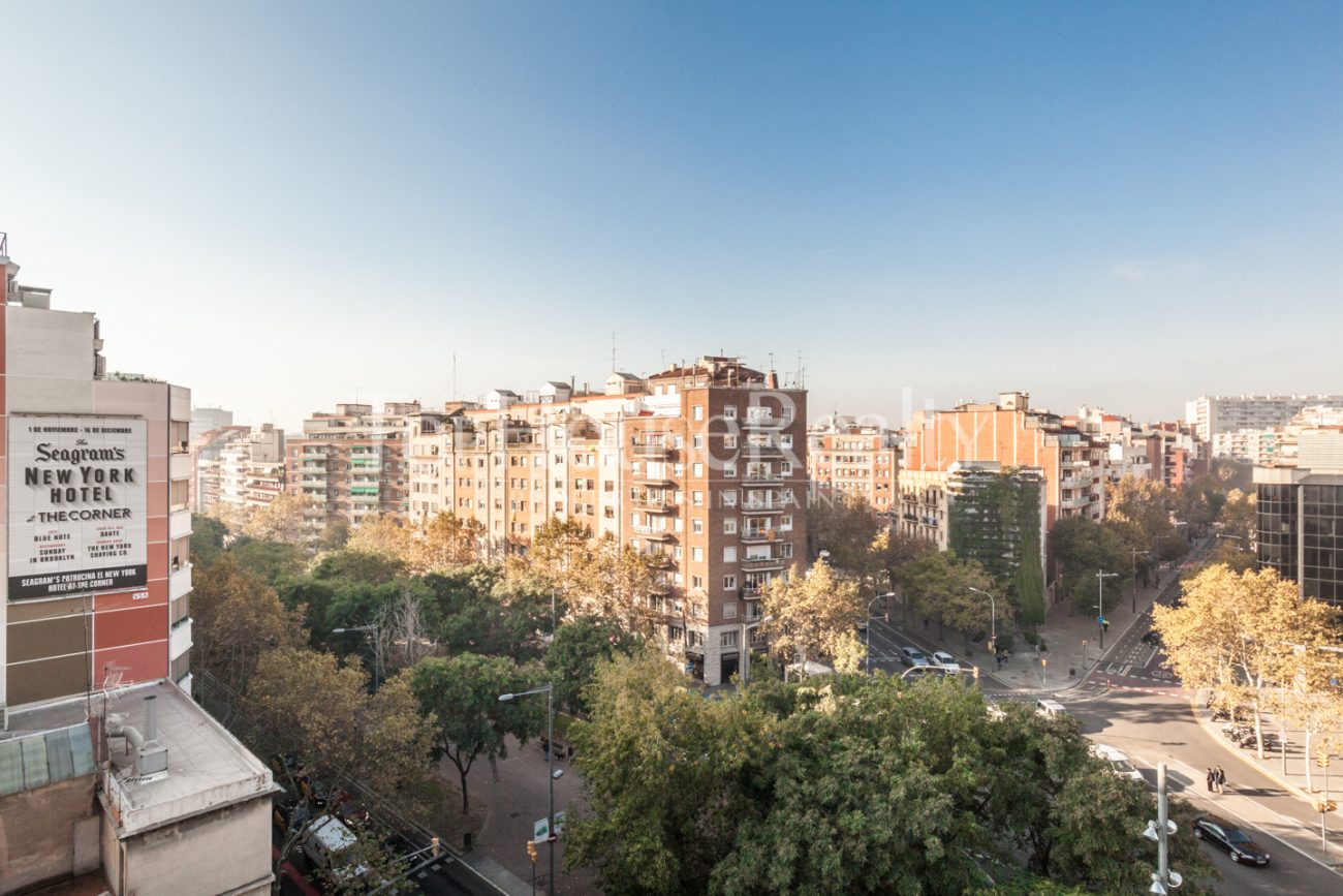Centric and quiet flat
