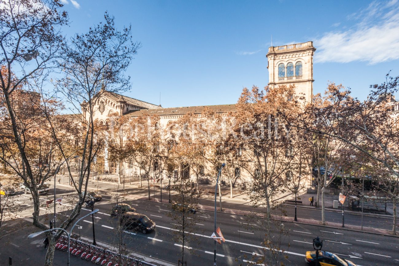Stately flat on Gran Via