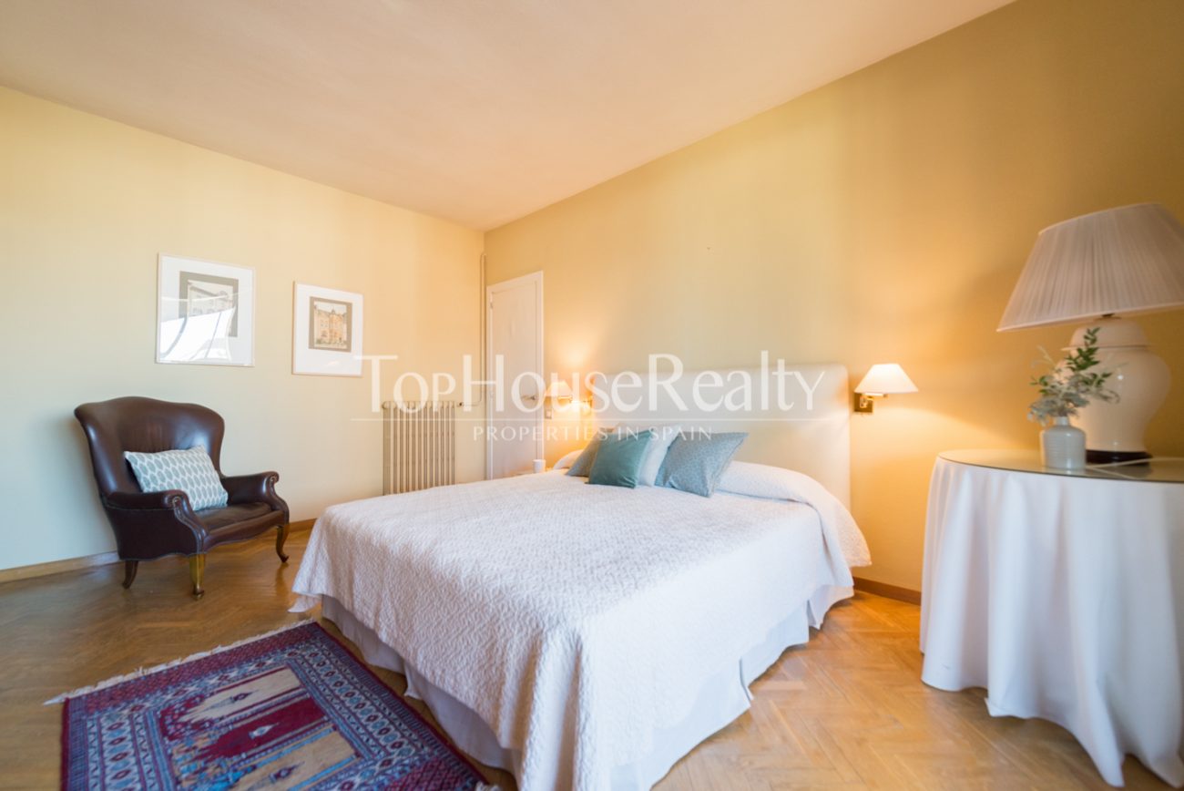 Apartment to renovate in Eixample