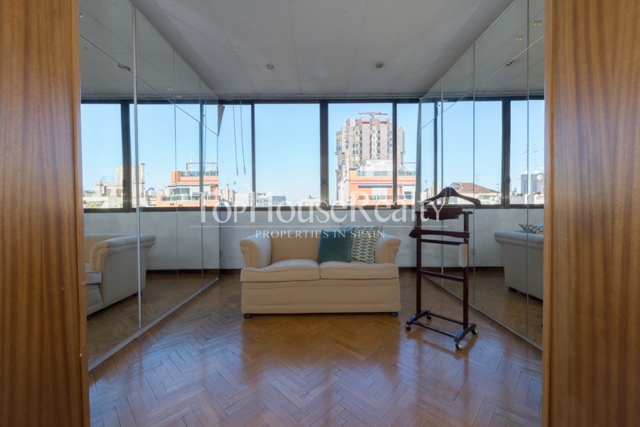 Apartment to renovate in Eixample