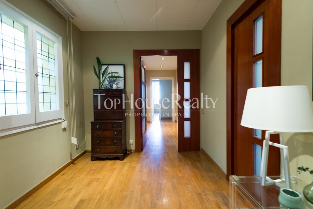 Apartment to renovate in Eixample