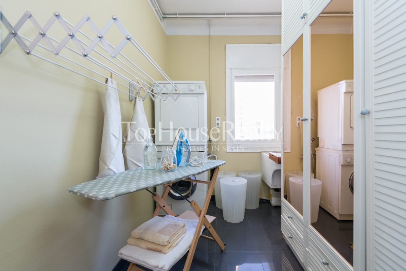 Apartment to renovate in Eixample