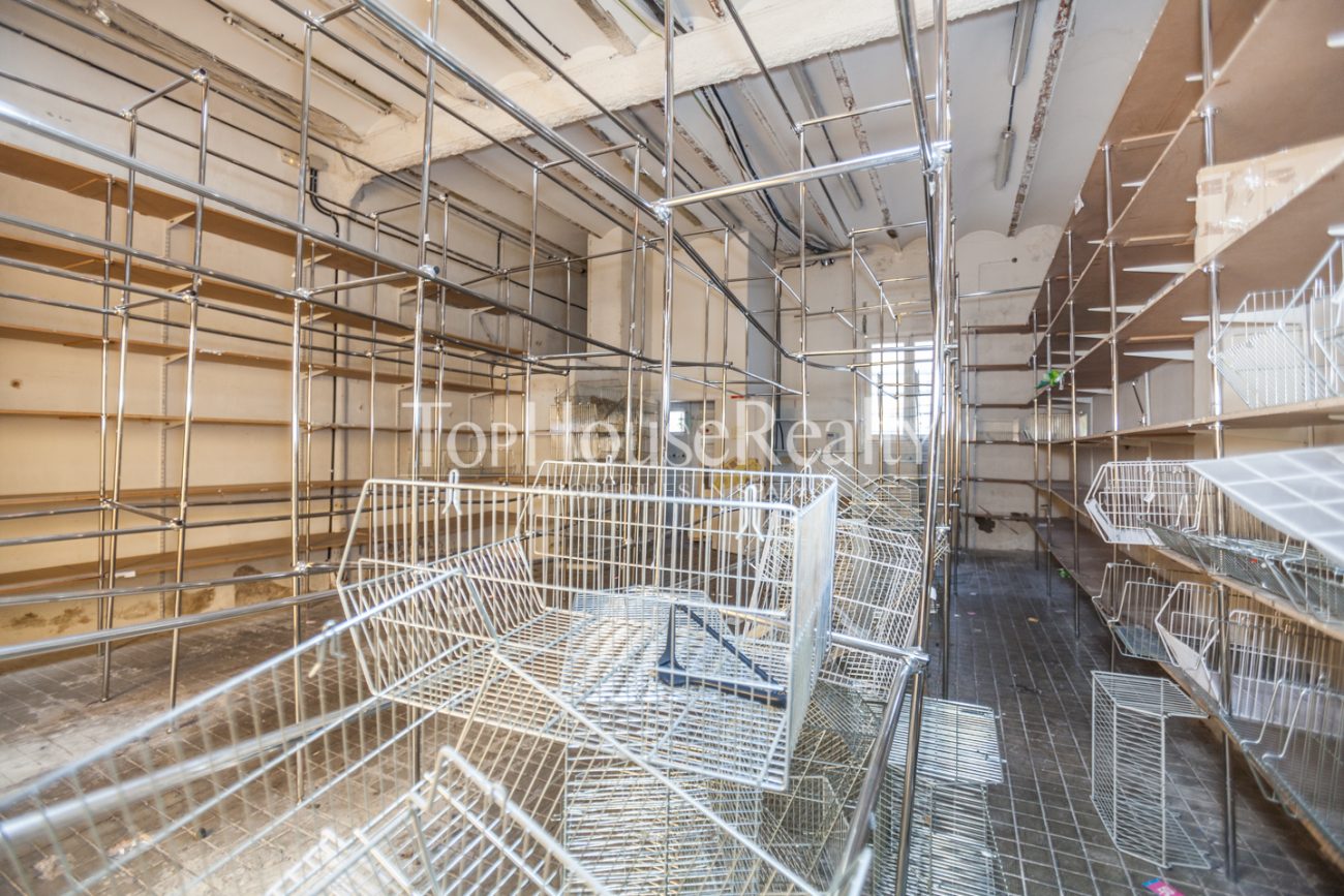 Impeccable comercial property on Rambla Catalunya