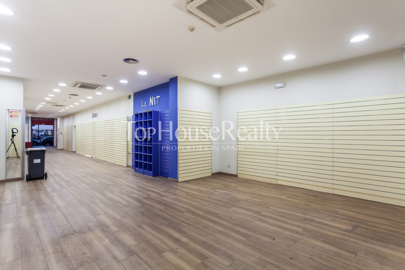 Impeccable comercial property on Rambla Catalunya