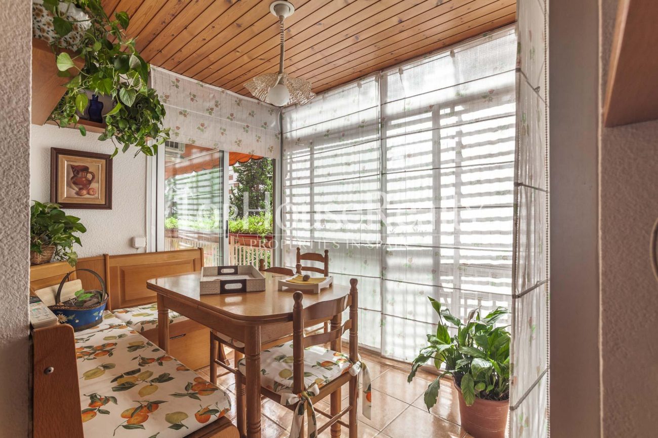 Excellent apartment with community pool