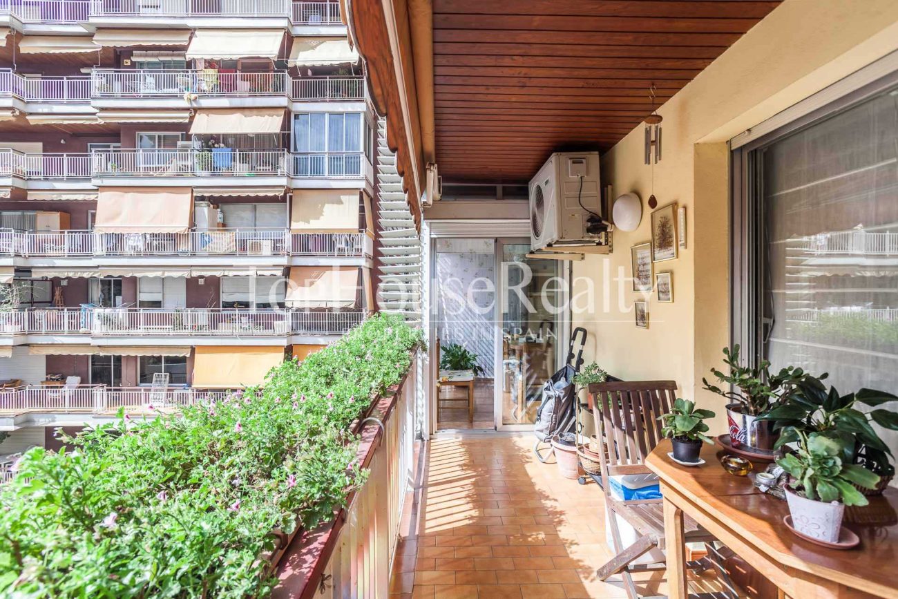 Excellent apartment with community pool