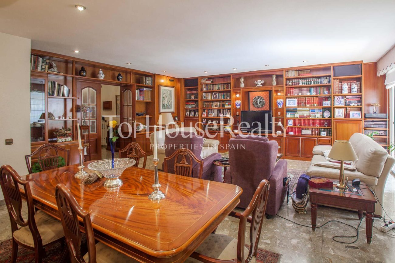 Excellent apartment with community pool