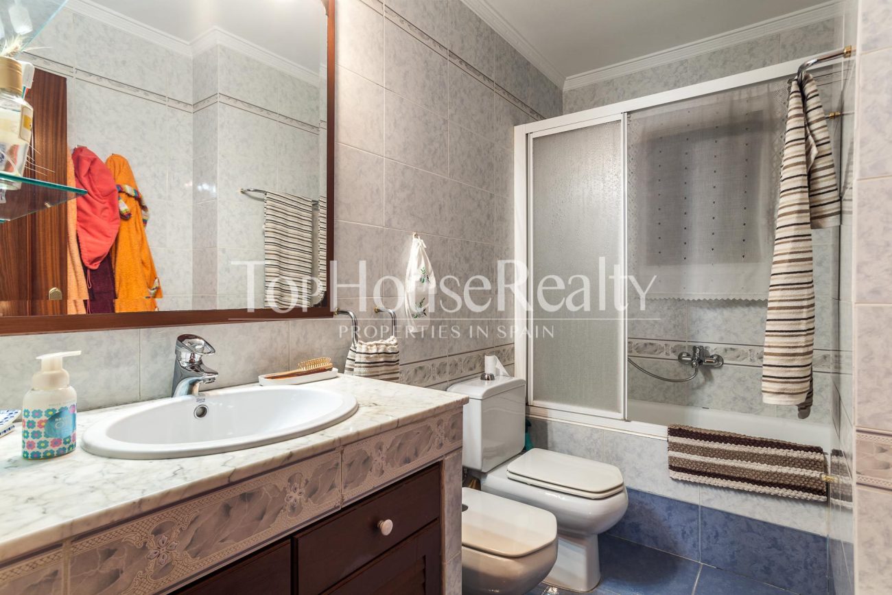 Excellent apartment with community pool