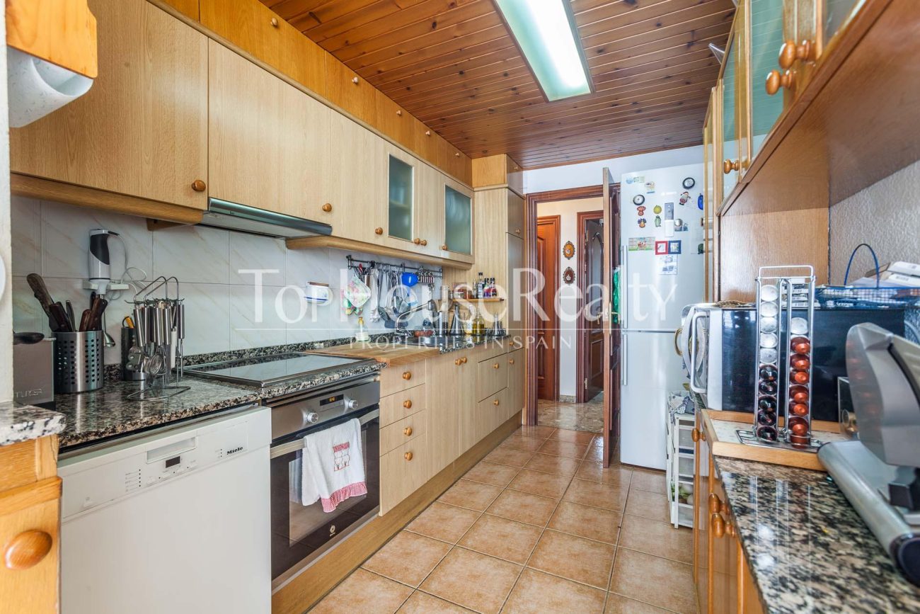 Excellent apartment with community pool