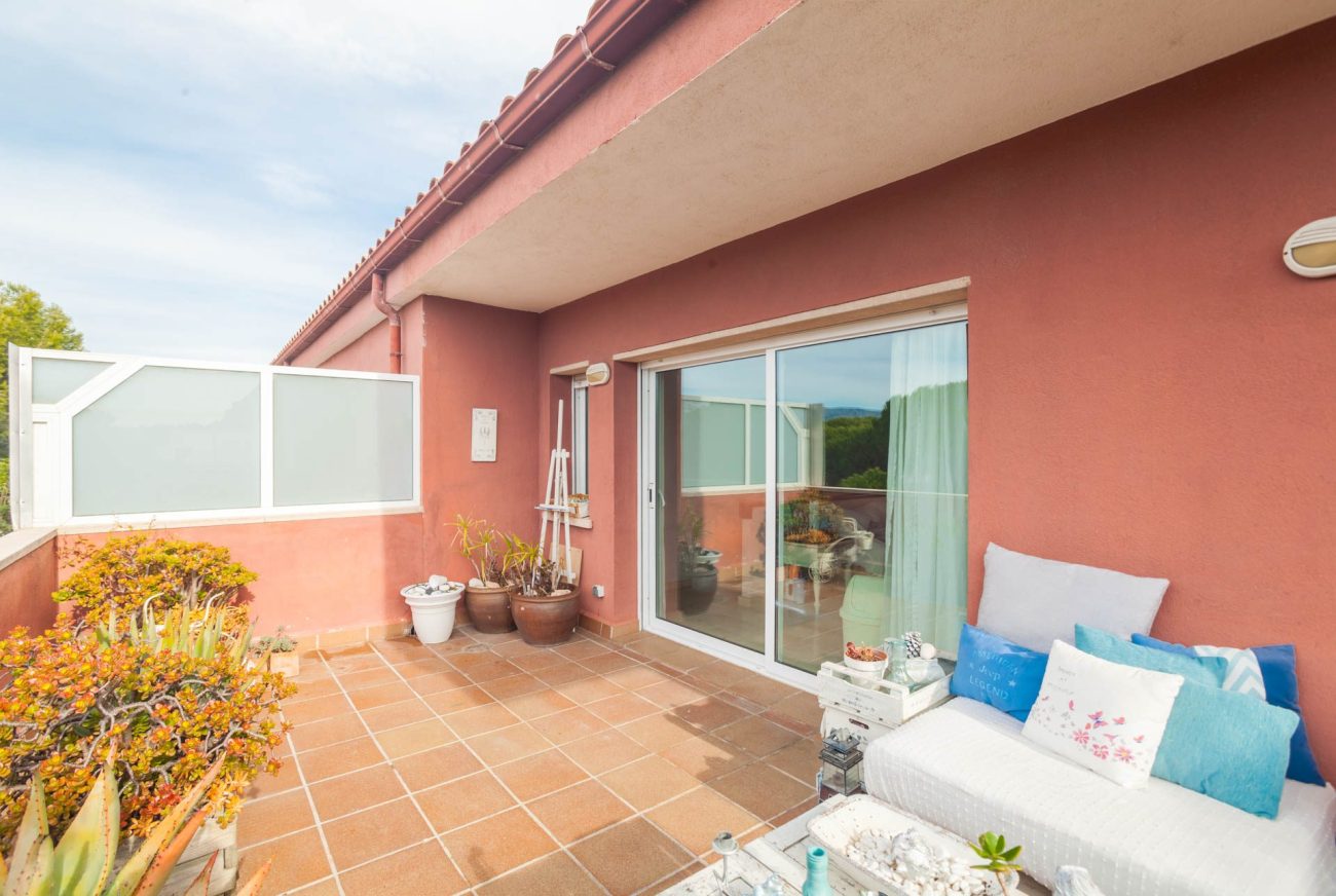 Corner townhouse in Gavá Mar