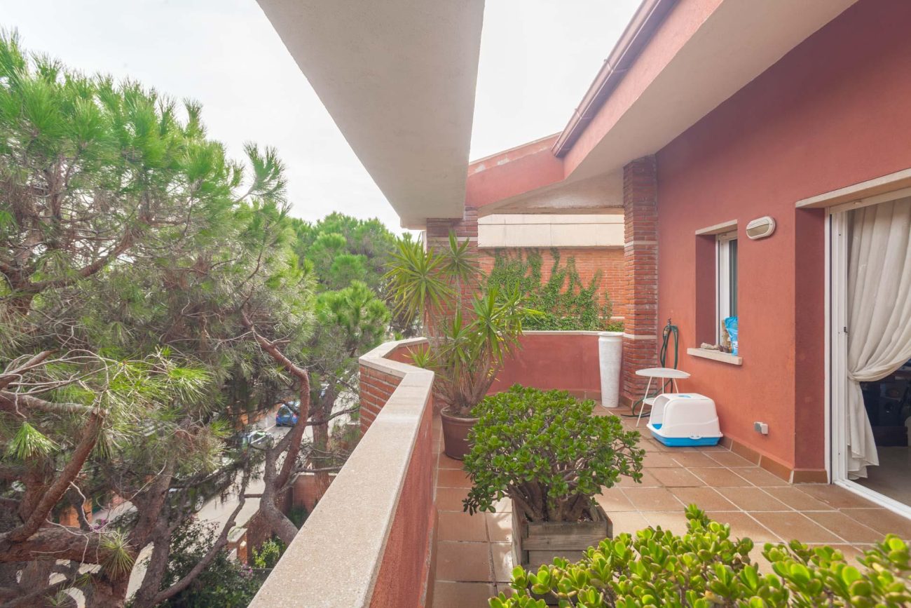 Corner townhouse in Gavá Mar