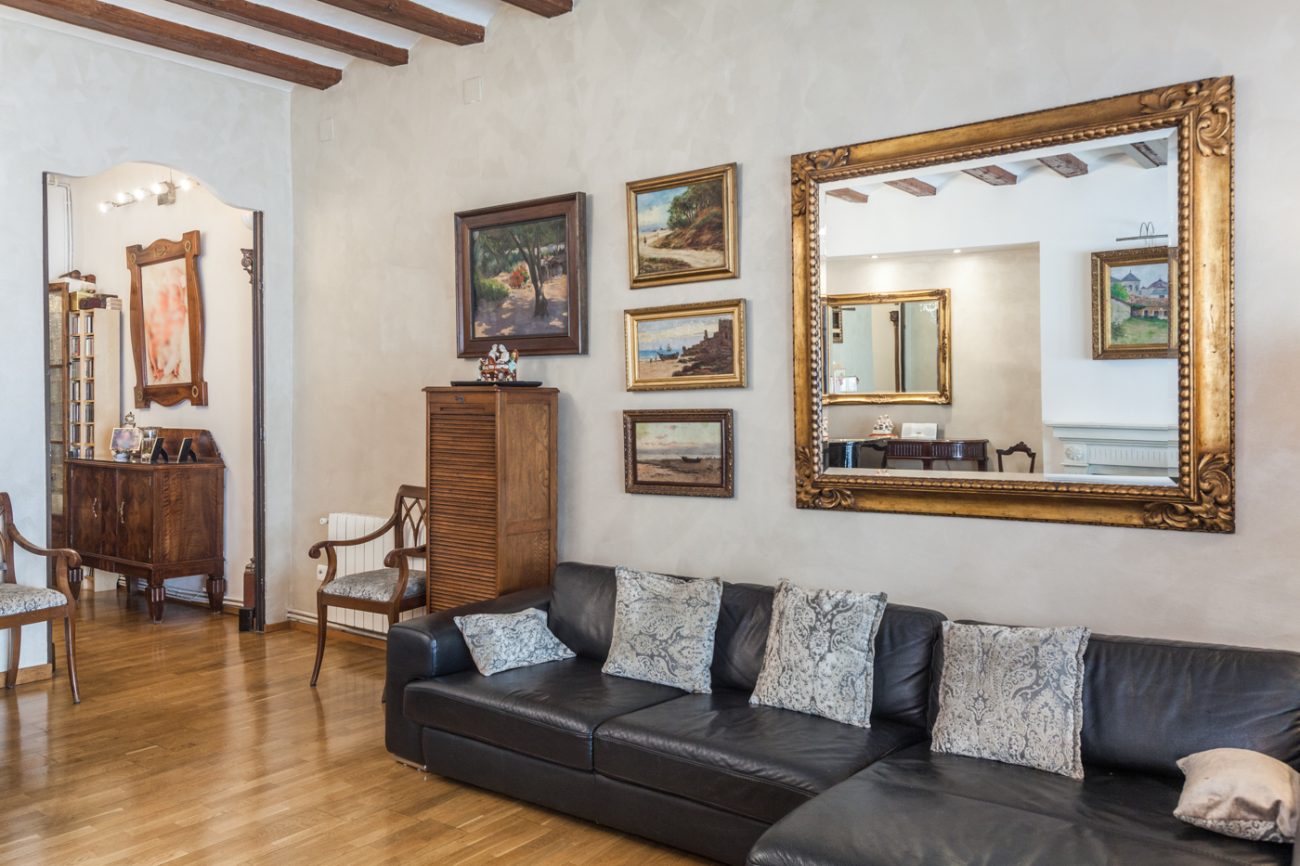 Two apartments for sale in el Gòtic district