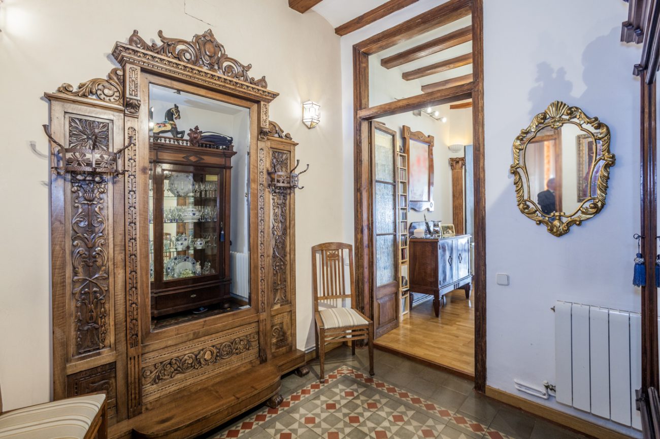 Two apartments for sale in el Gòtic district
