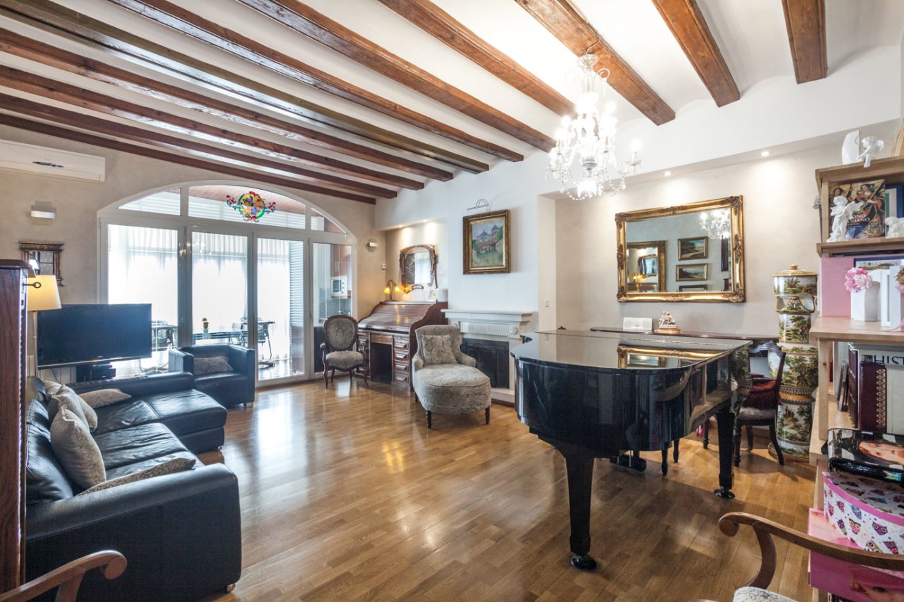 Two apartments for sale in el Gòtic district