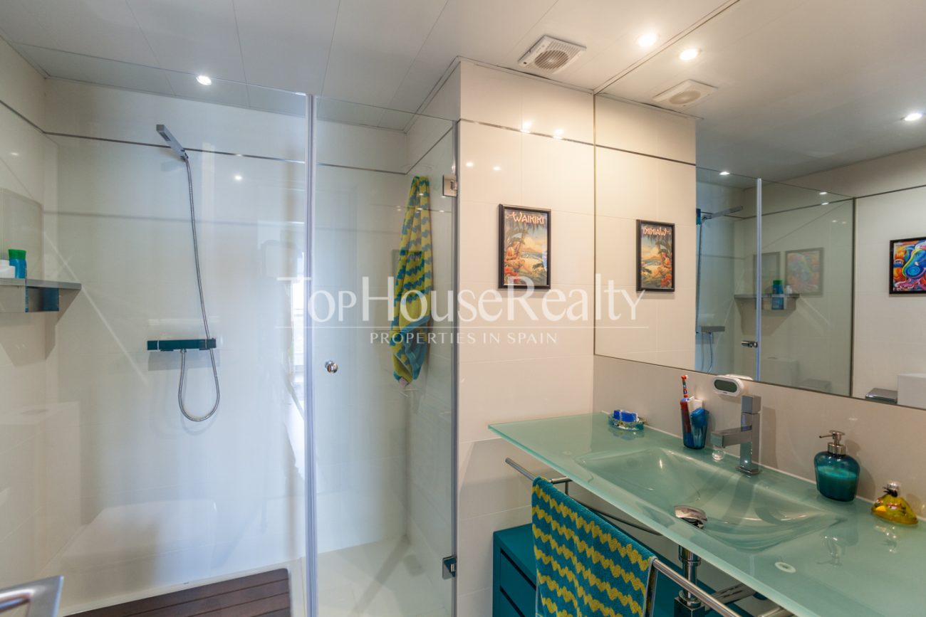 Exclusive flat by the sea