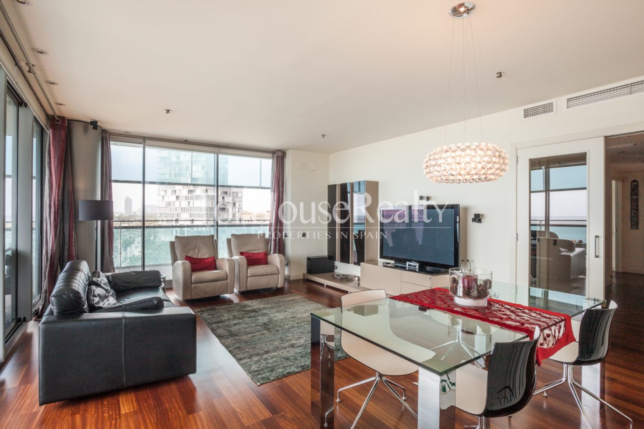 Exclusive flat by the sea