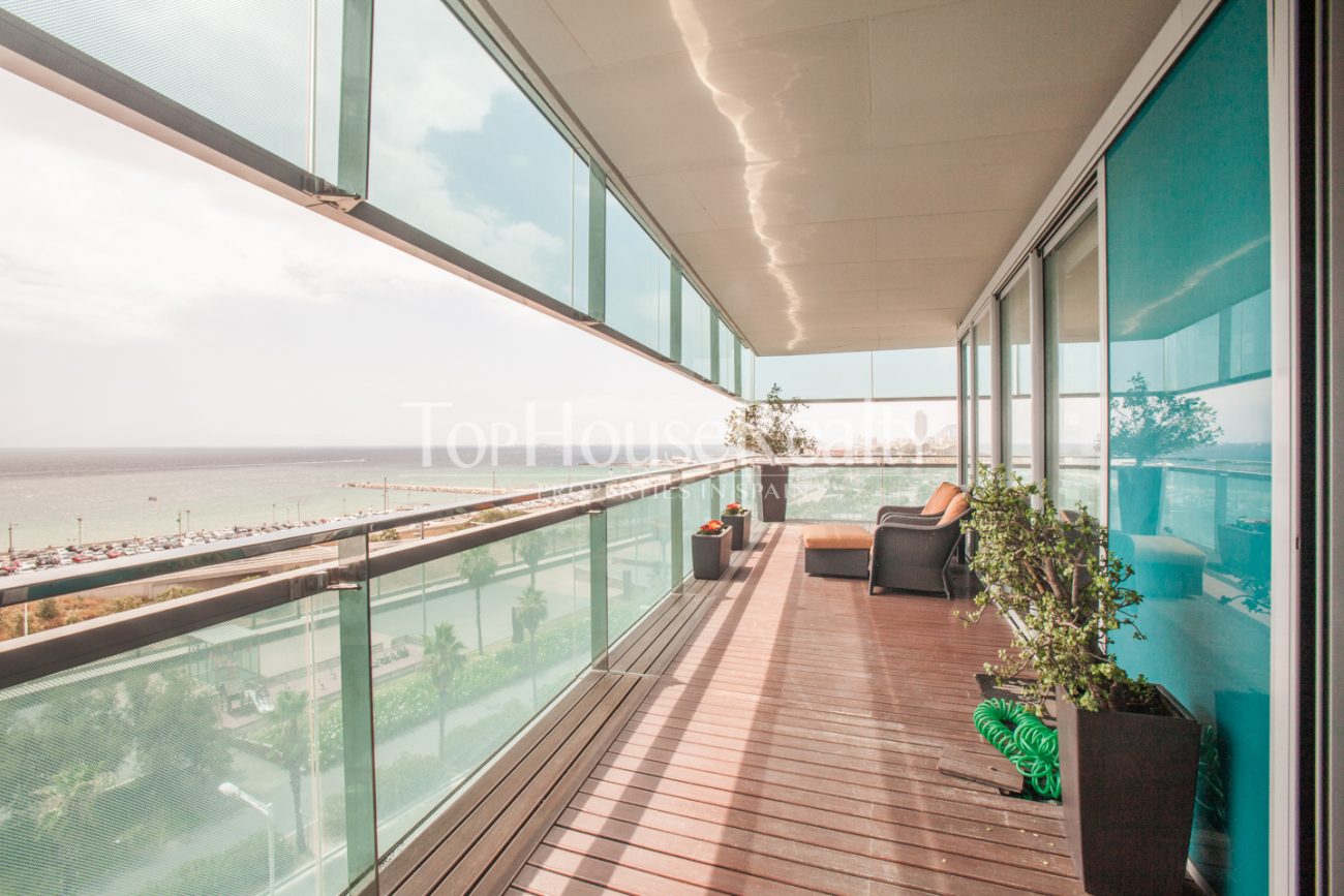 Exclusive flat by the sea