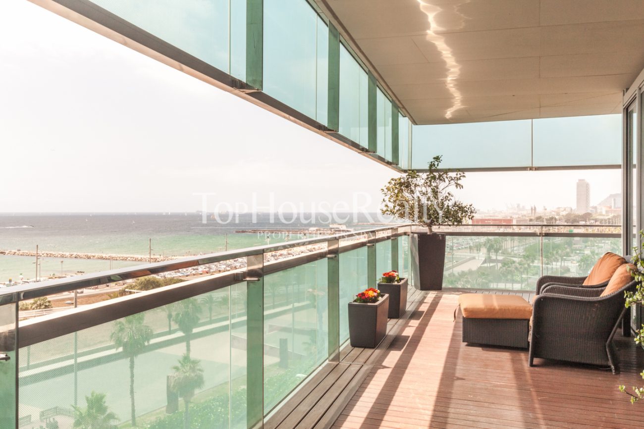 Exclusive flat by the sea