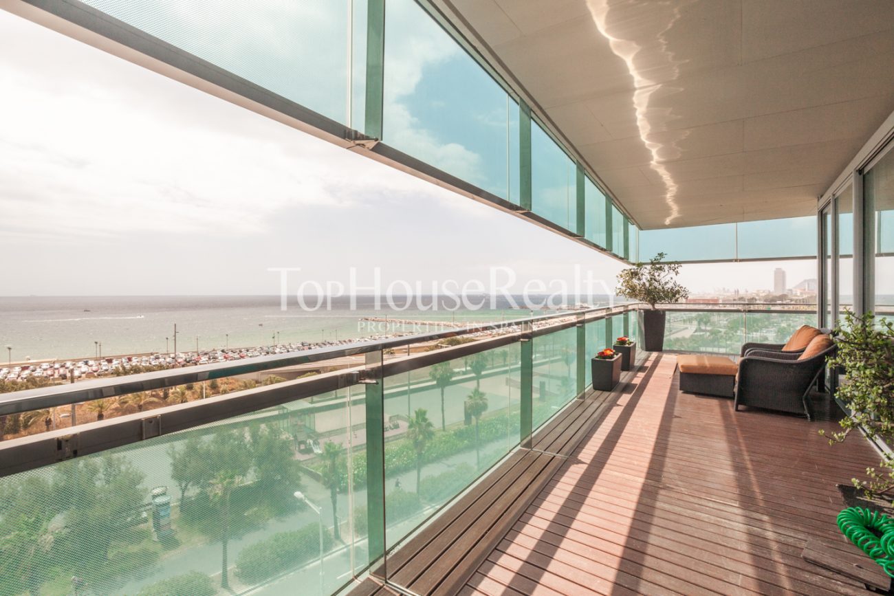 Exclusive flat by the sea