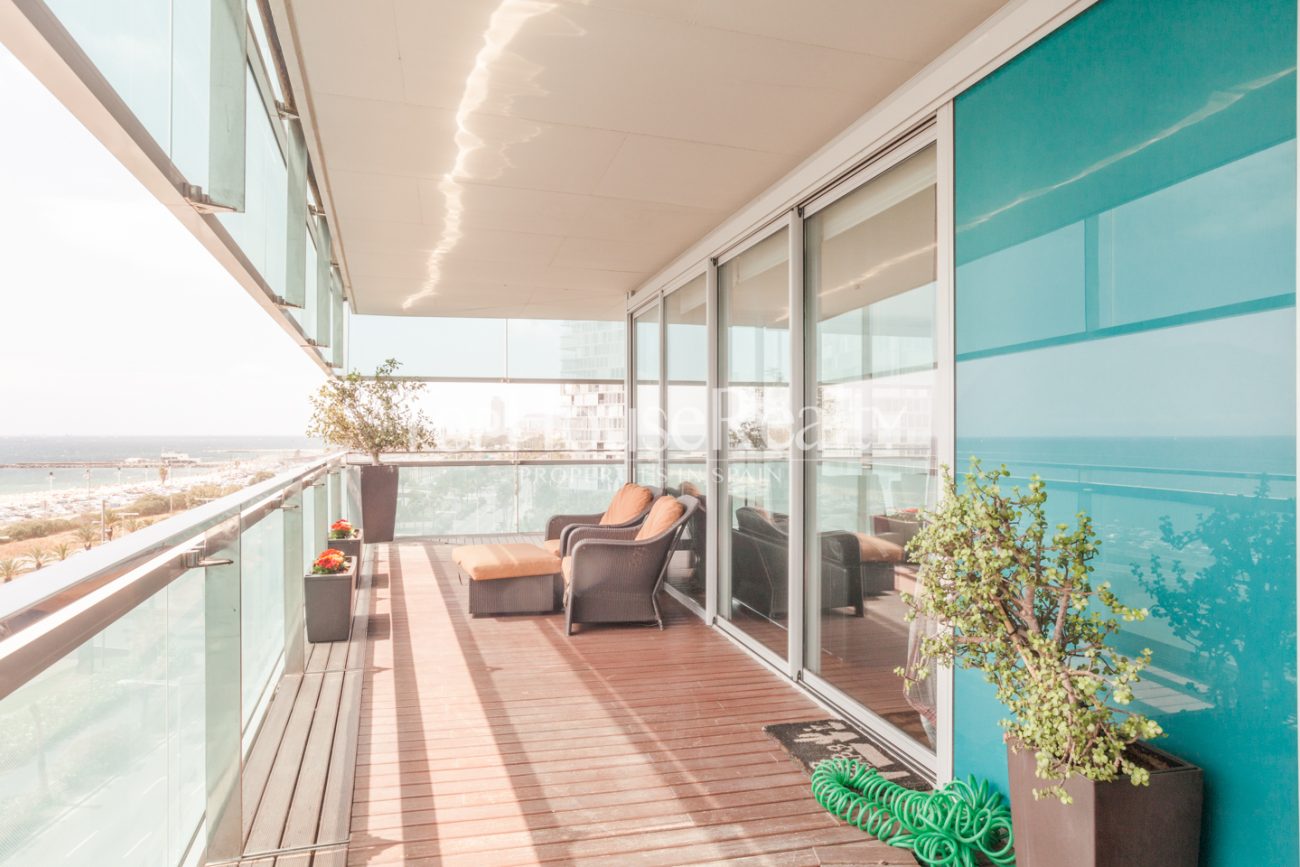 Exclusive flat by the sea