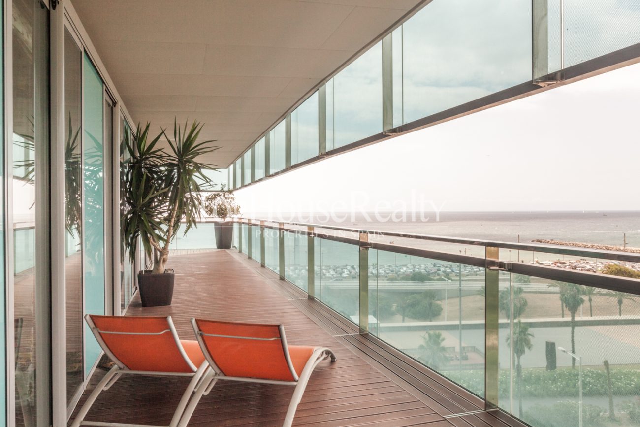 Exclusive flat by the sea