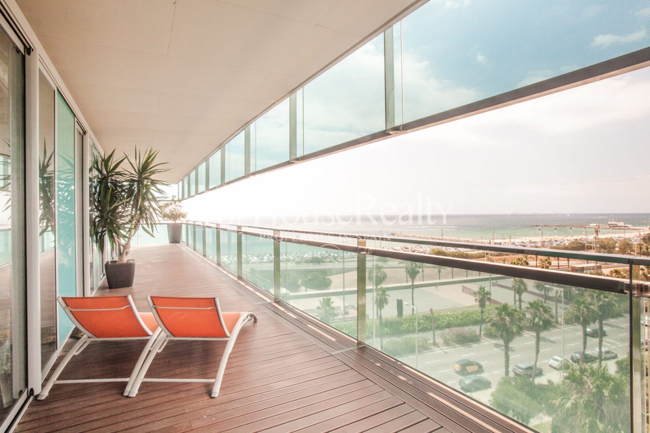 Exclusive flat by the sea