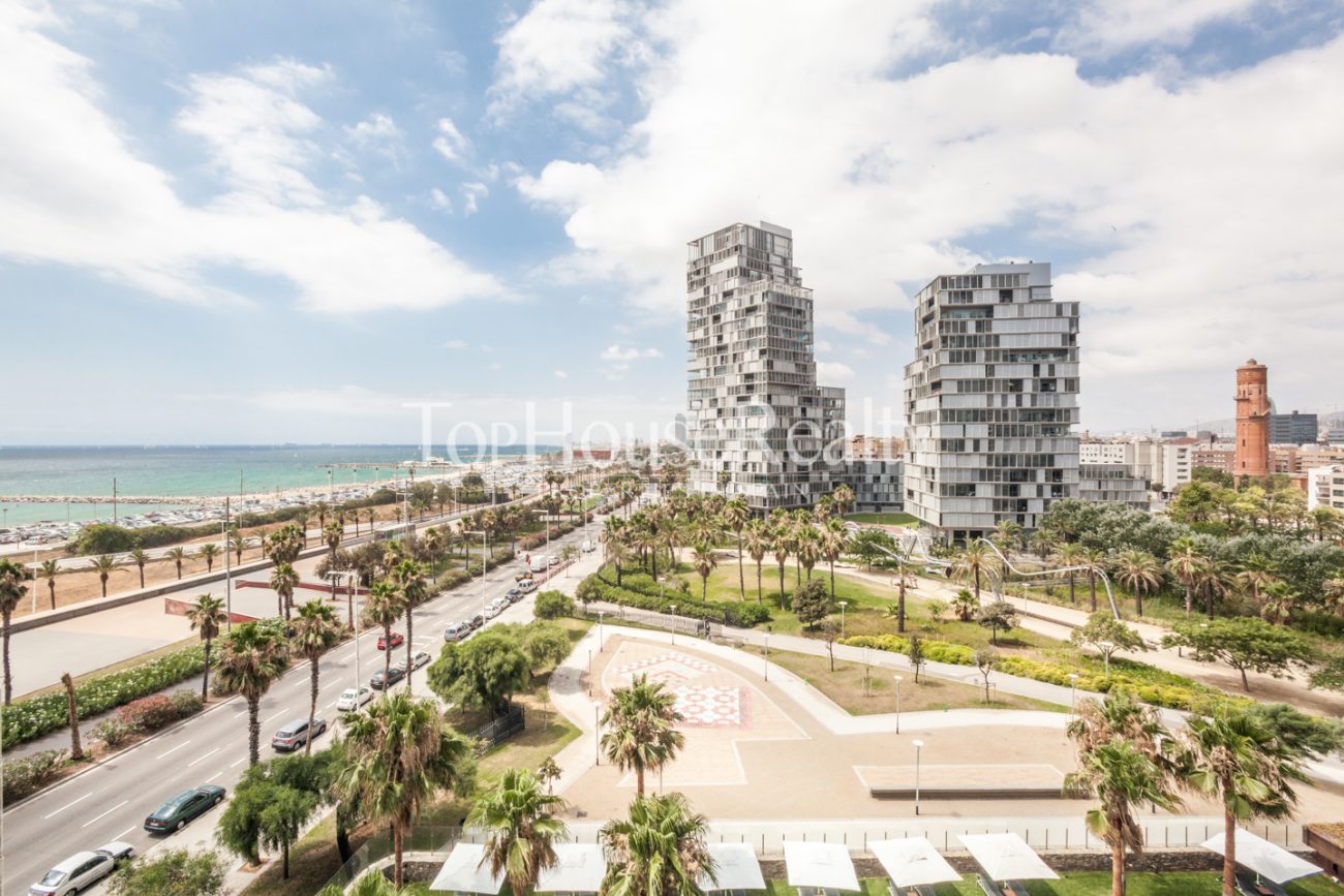 Exclusive flat by the sea