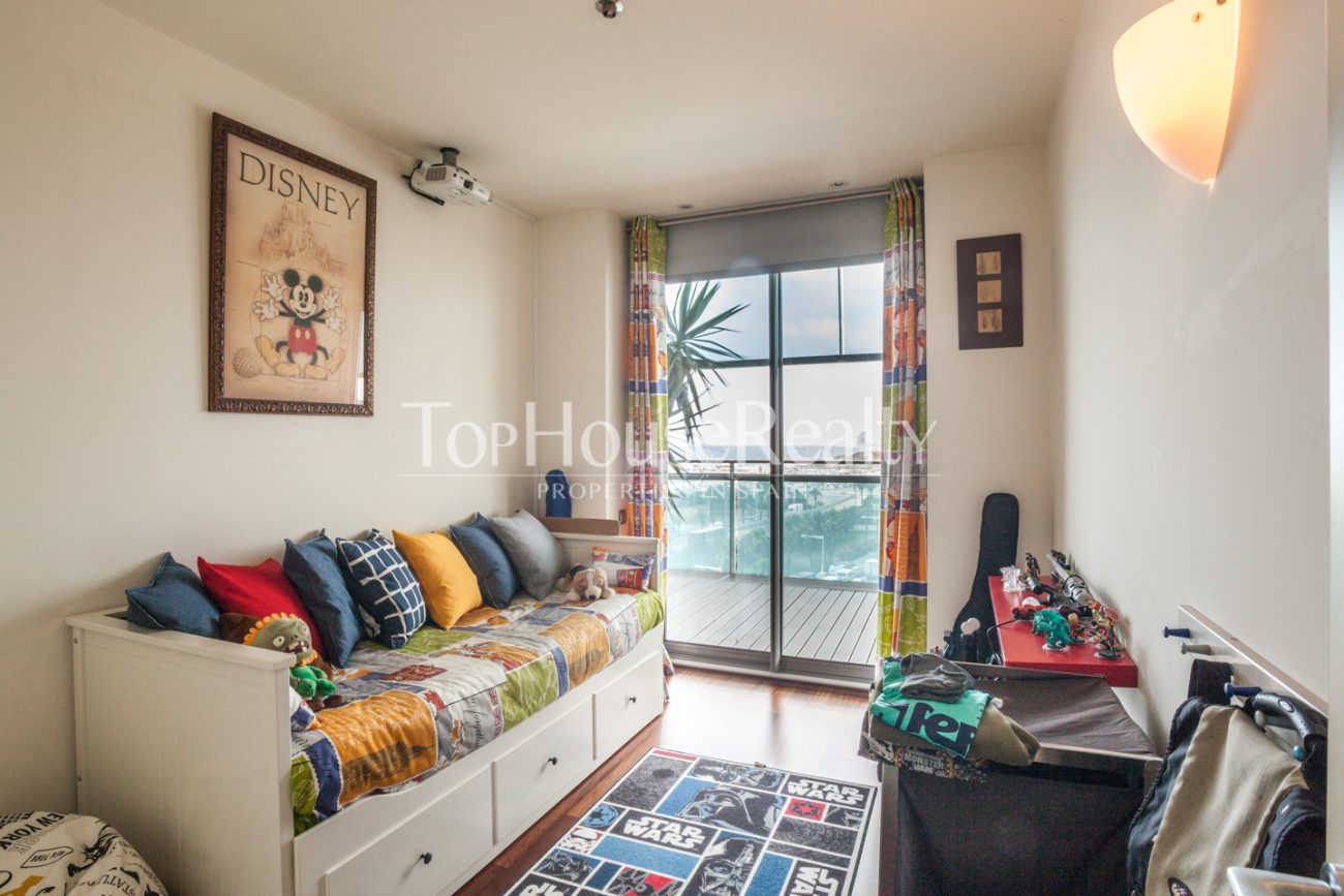 Exclusive flat by the sea