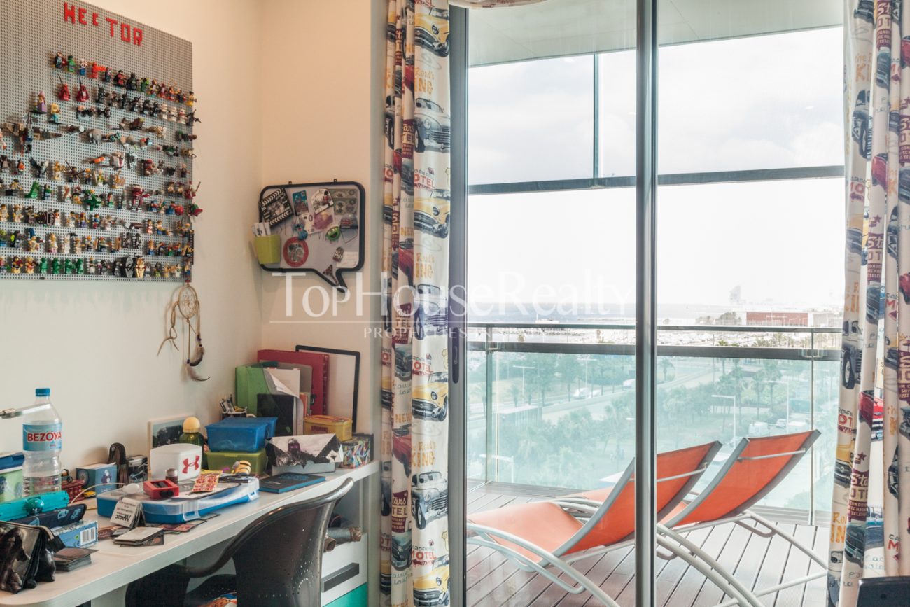 Exclusive flat by the sea