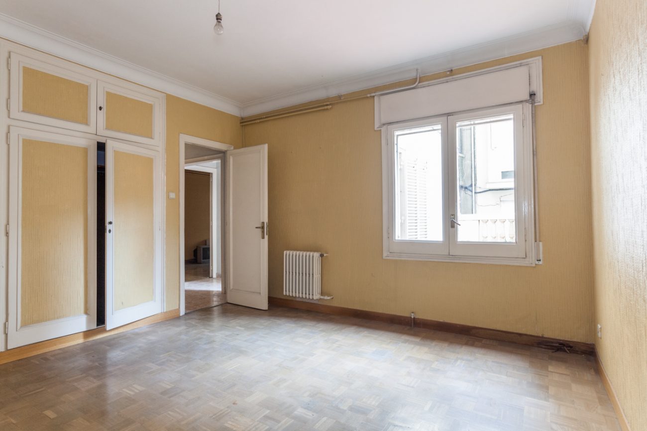 Flat to be restored for sale, great investment opportunity