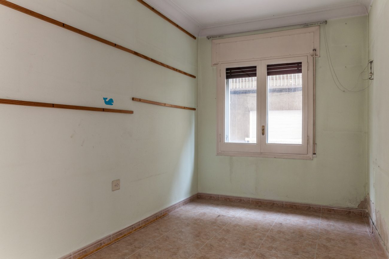 Flat to be restored for sale, great investment opportunity