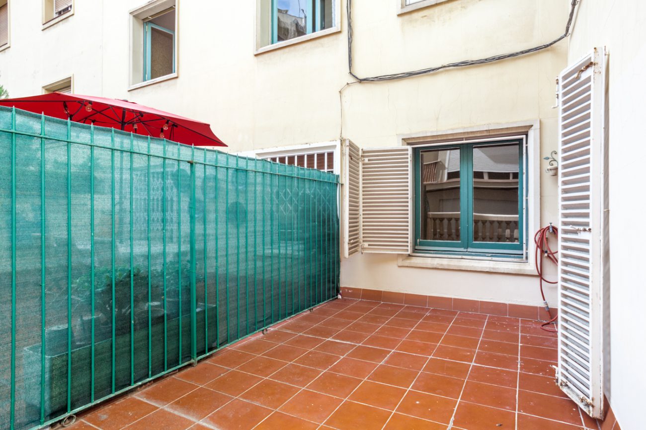 Flat to be restored for sale, great investment opportunity