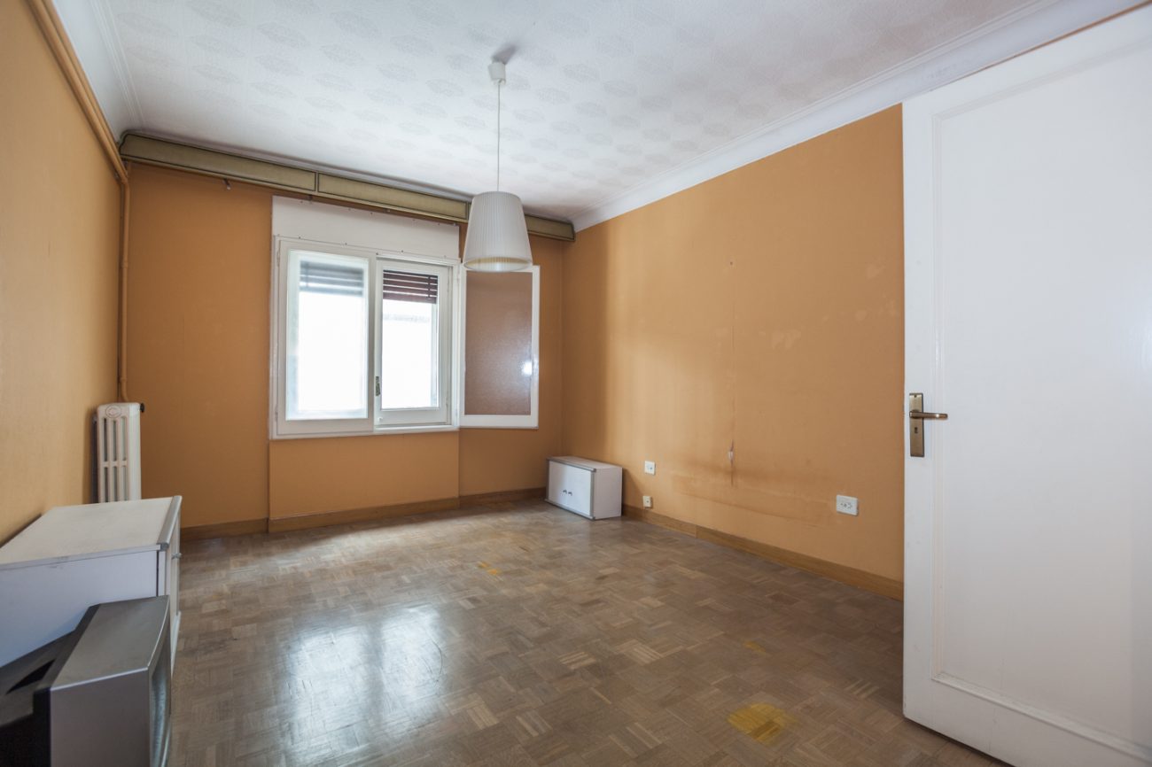 Flat to be restored for sale, great investment opportunity