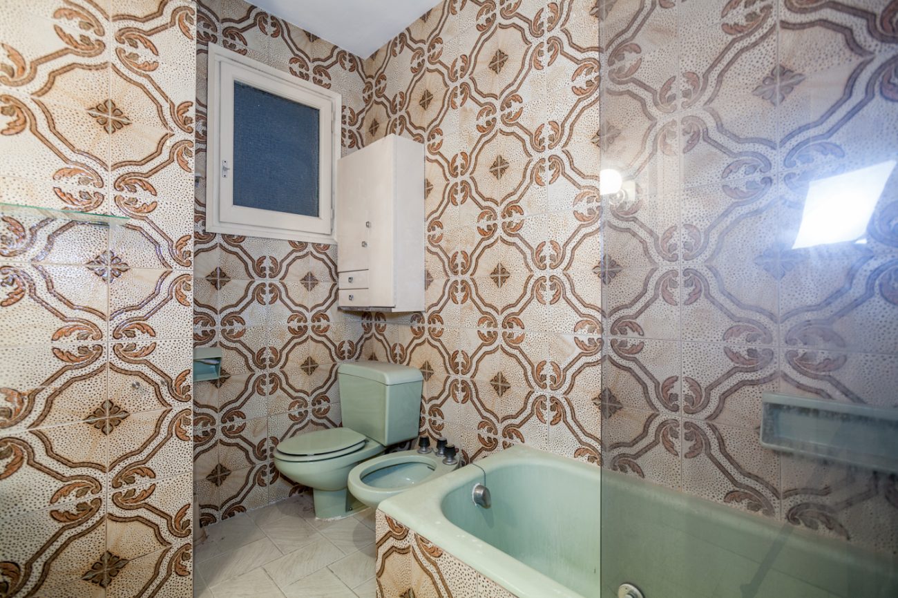Flat to be restored for sale, great investment opportunity