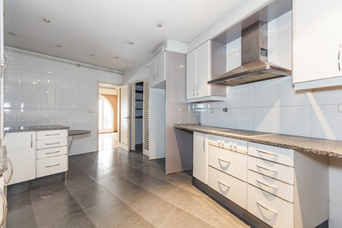 Flat to be restored for sale, great investment opportunity