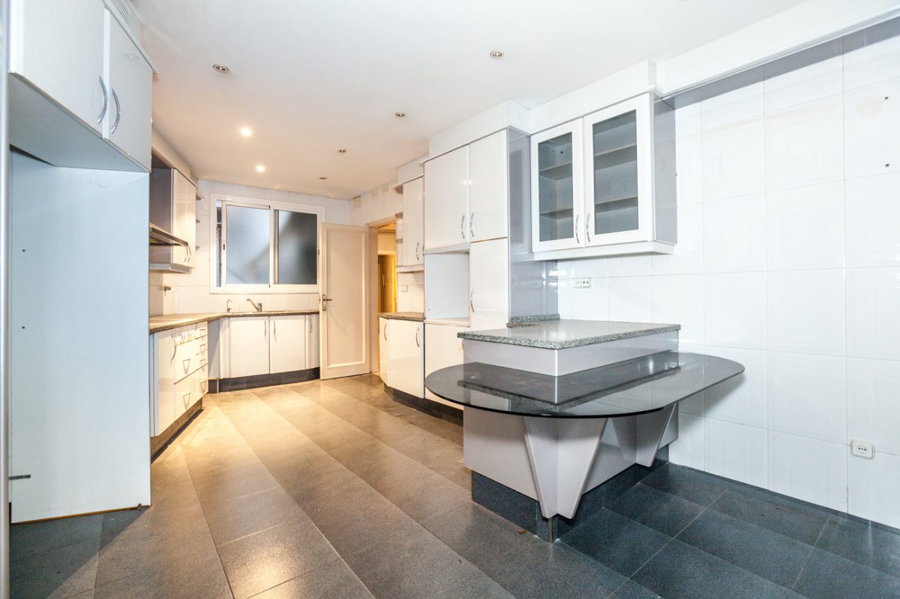 Flat to be restored for sale, great investment opportunity