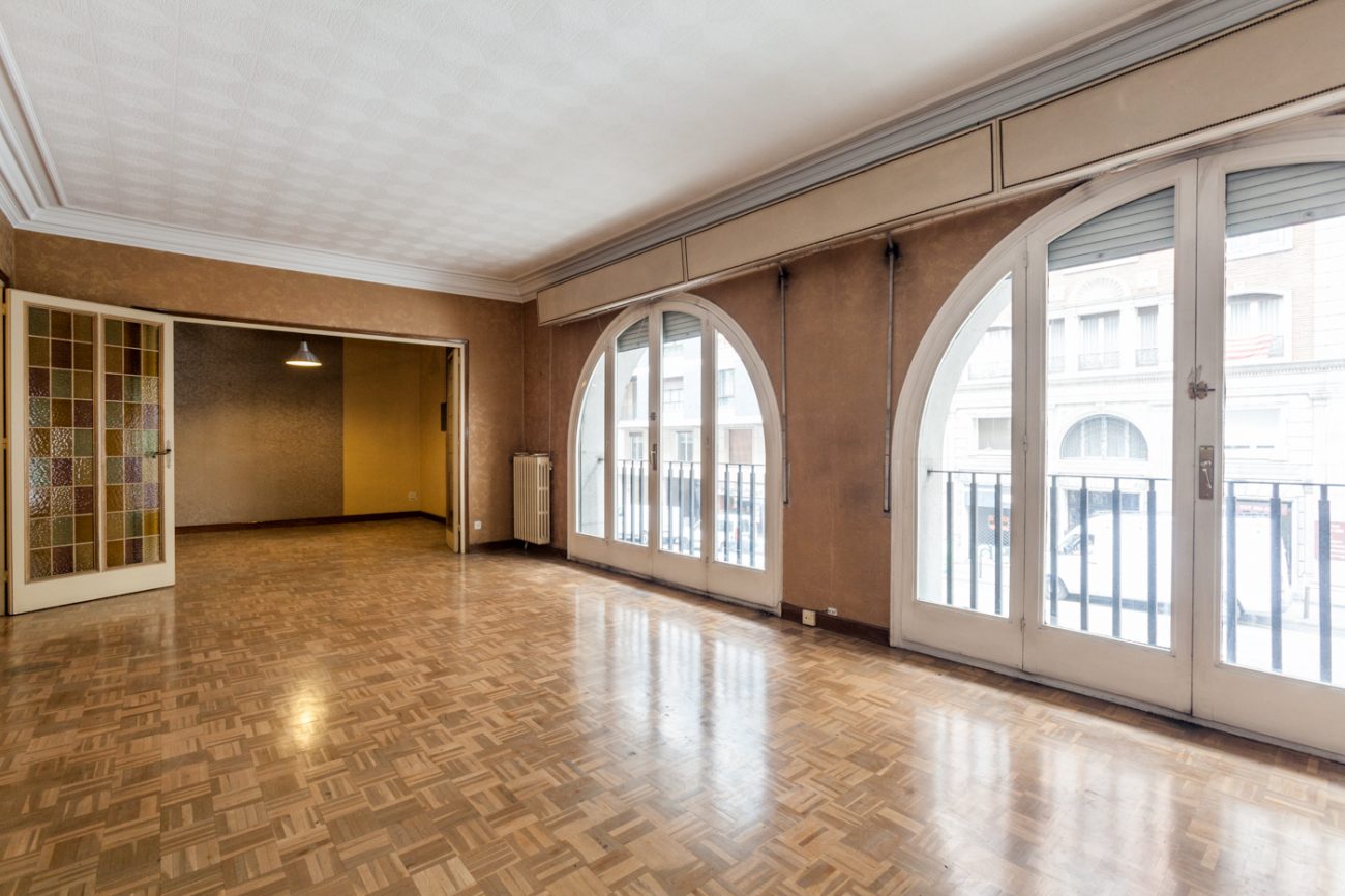 Flat to be restored for sale, great investment opportunity