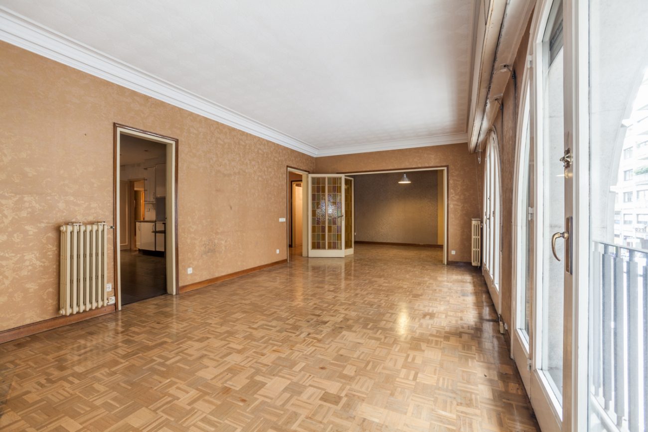 Flat to be restored for sale, great investment opportunity