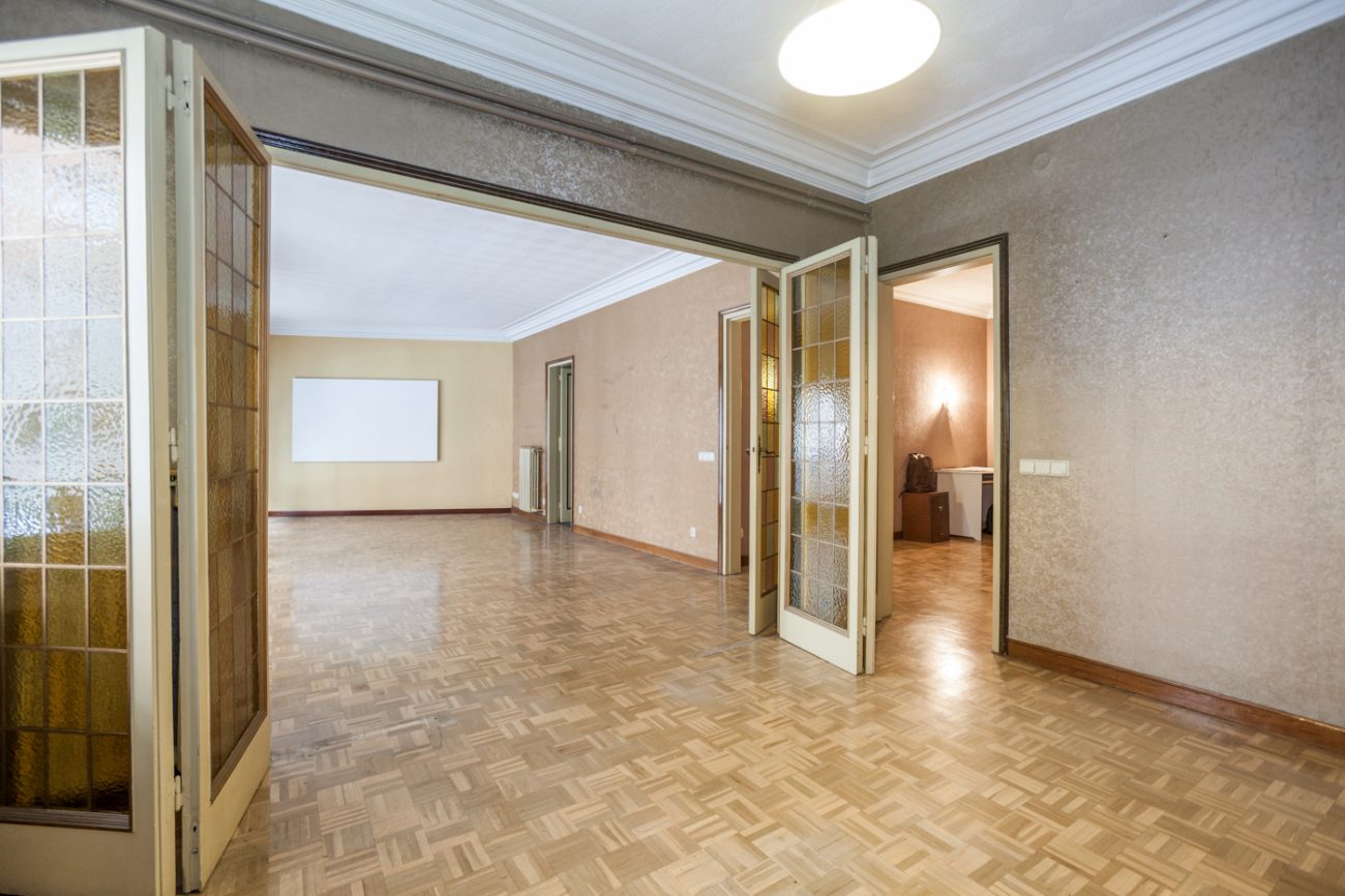Flat to be restored for sale, great investment opportunity