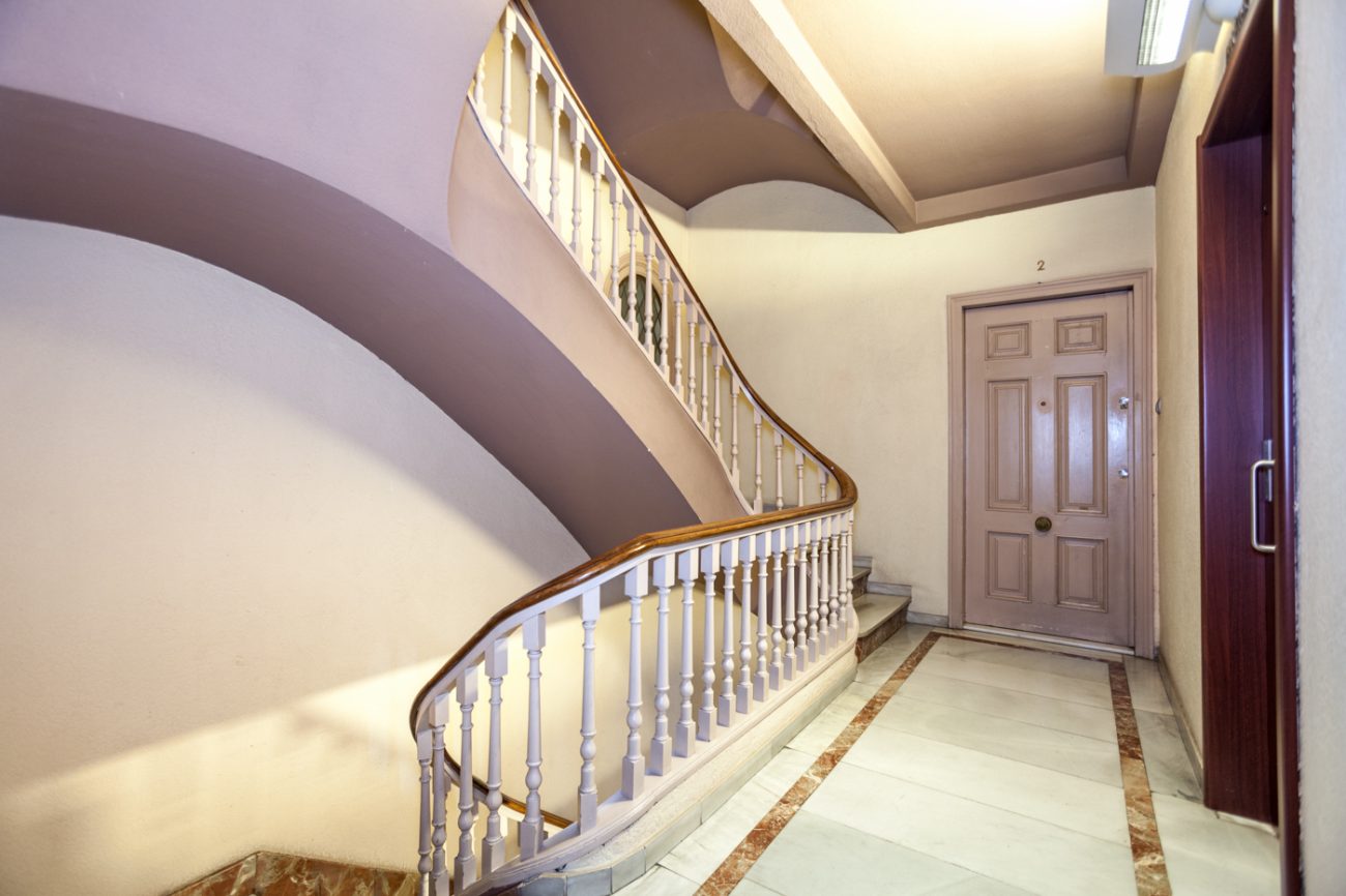 Flat to be restored for sale, great investment opportunity